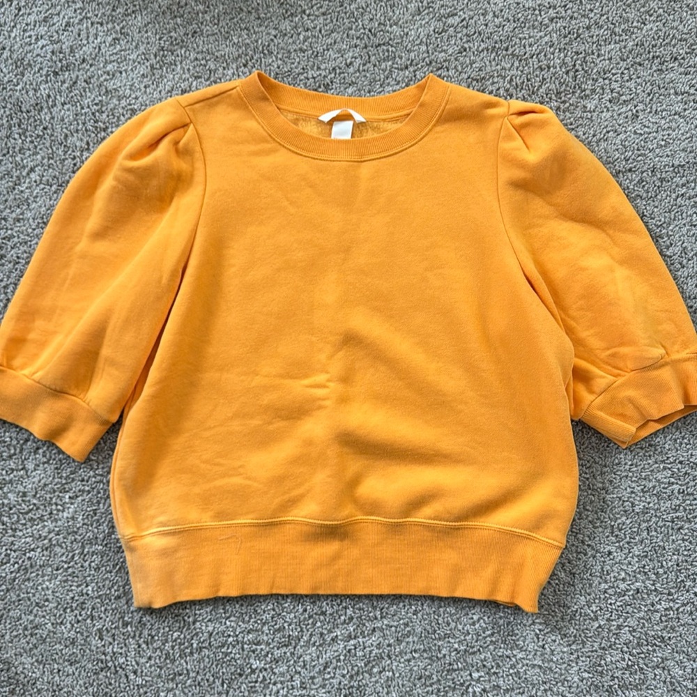Women’s puff shoulder Top